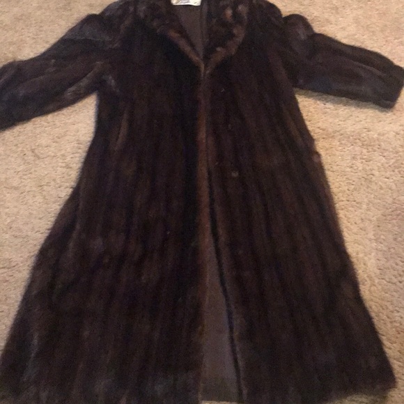 Chocolate Mink in Perfect Condition! - Picture 6 of 9